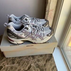 Women’s Asics gel Kahana 3